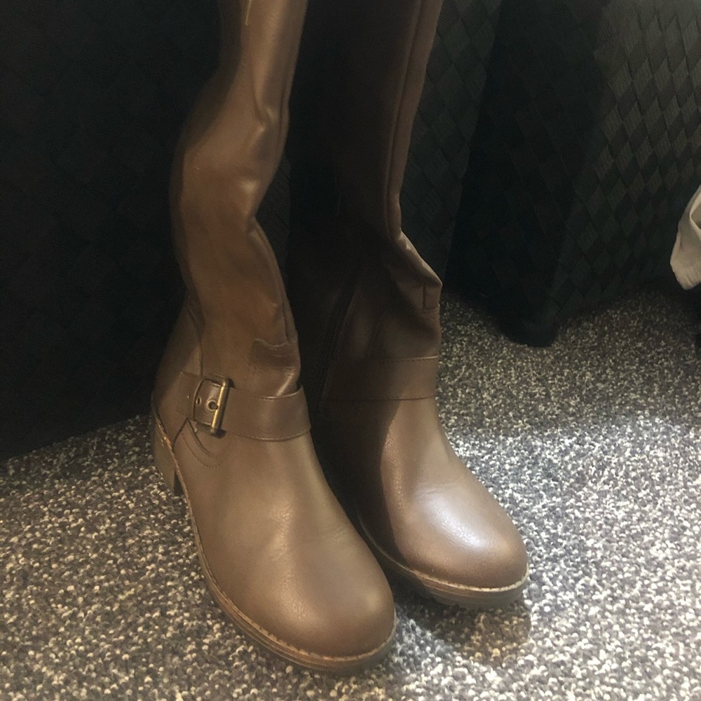 Women brown boots